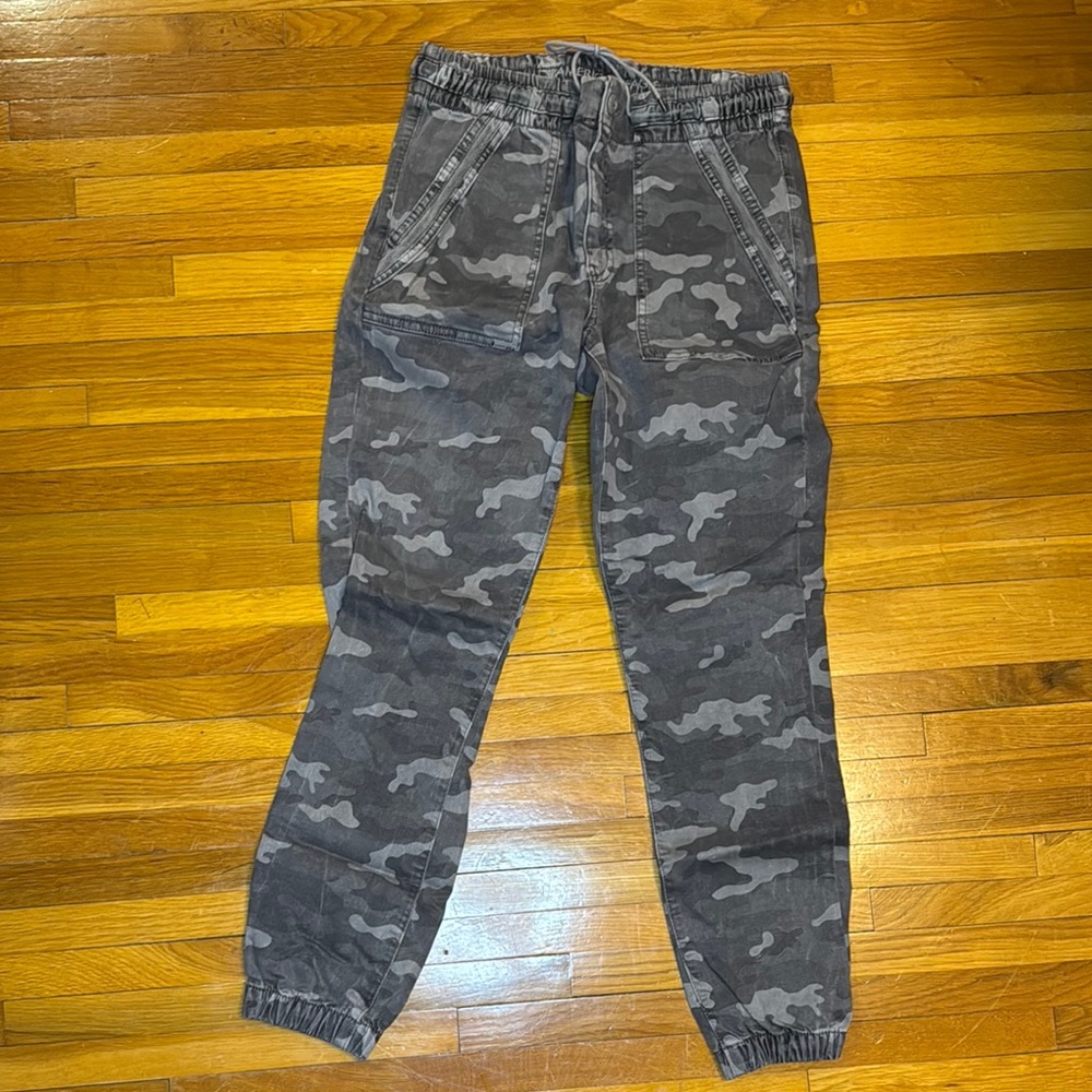 American Eagle Outfitters Gray Camouflage Jogger Pants